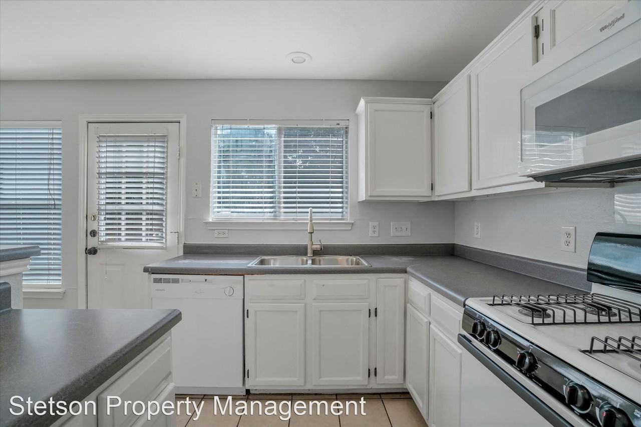 1812 Southwestern Trl - Photo 3 of 18