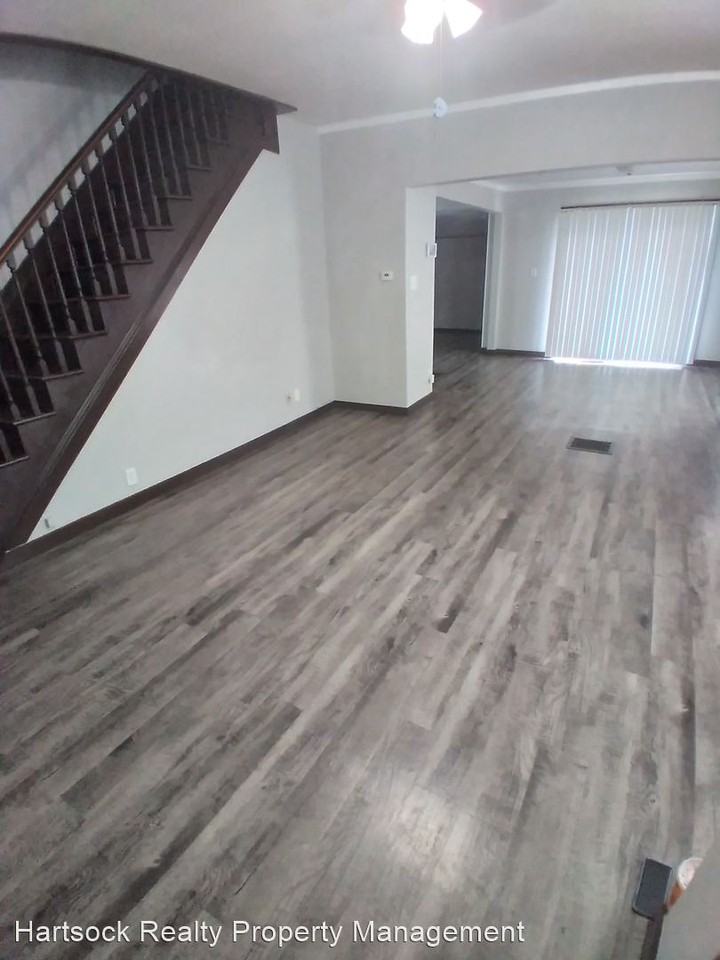 726 S Metcalf Street - Photo 3 of 38