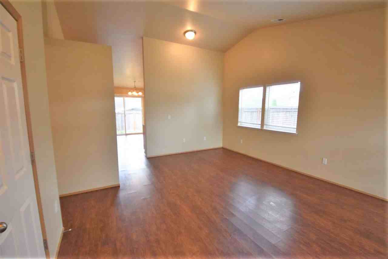 10616 64th Ave Ne - Photo 3 of 15