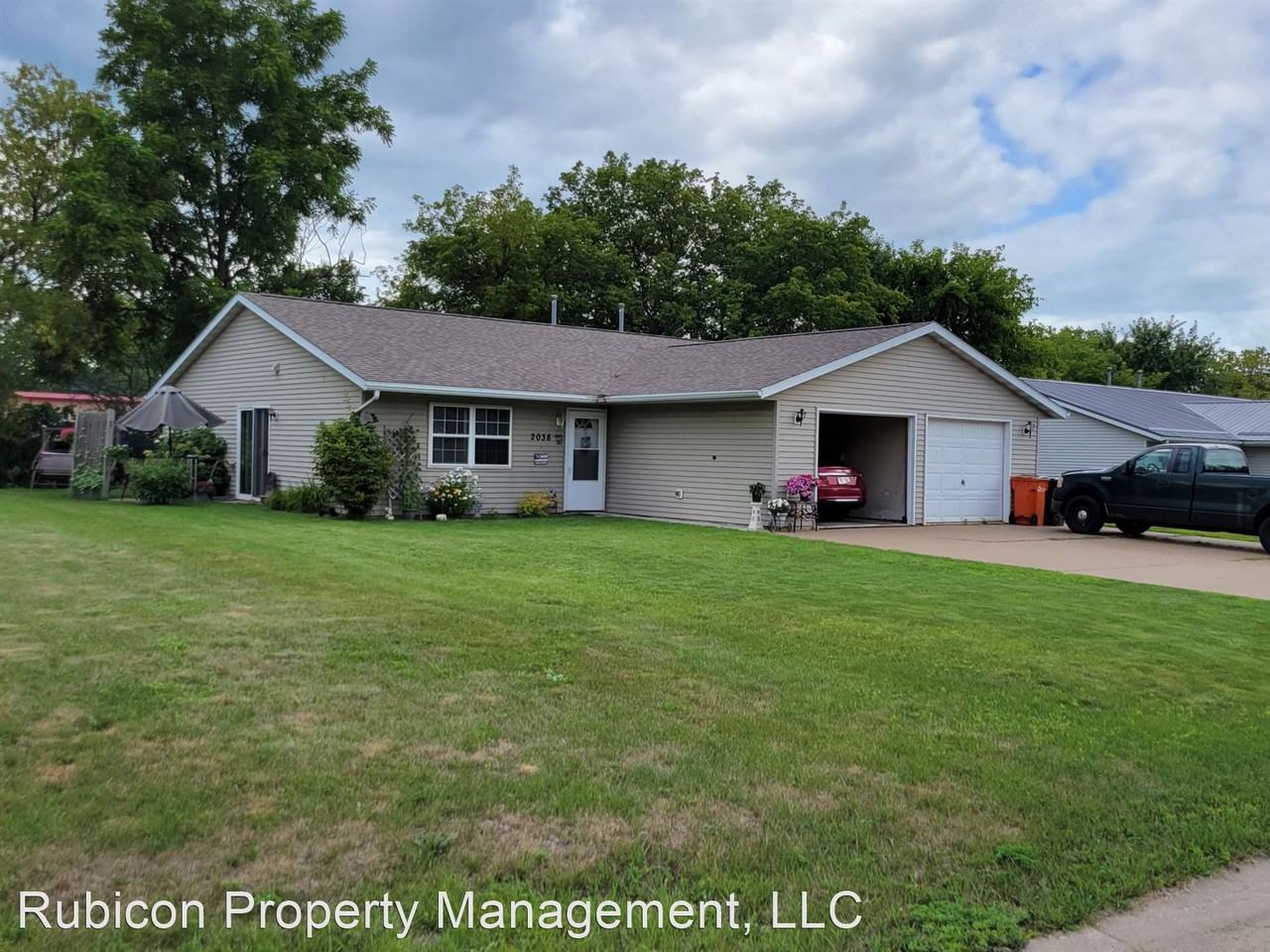 Updated Westside Eau Claire Duplex Apartments 2038 Mittelstadt Ln