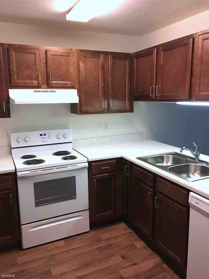 Oakwood Place Apartments - Photo 2 of 8