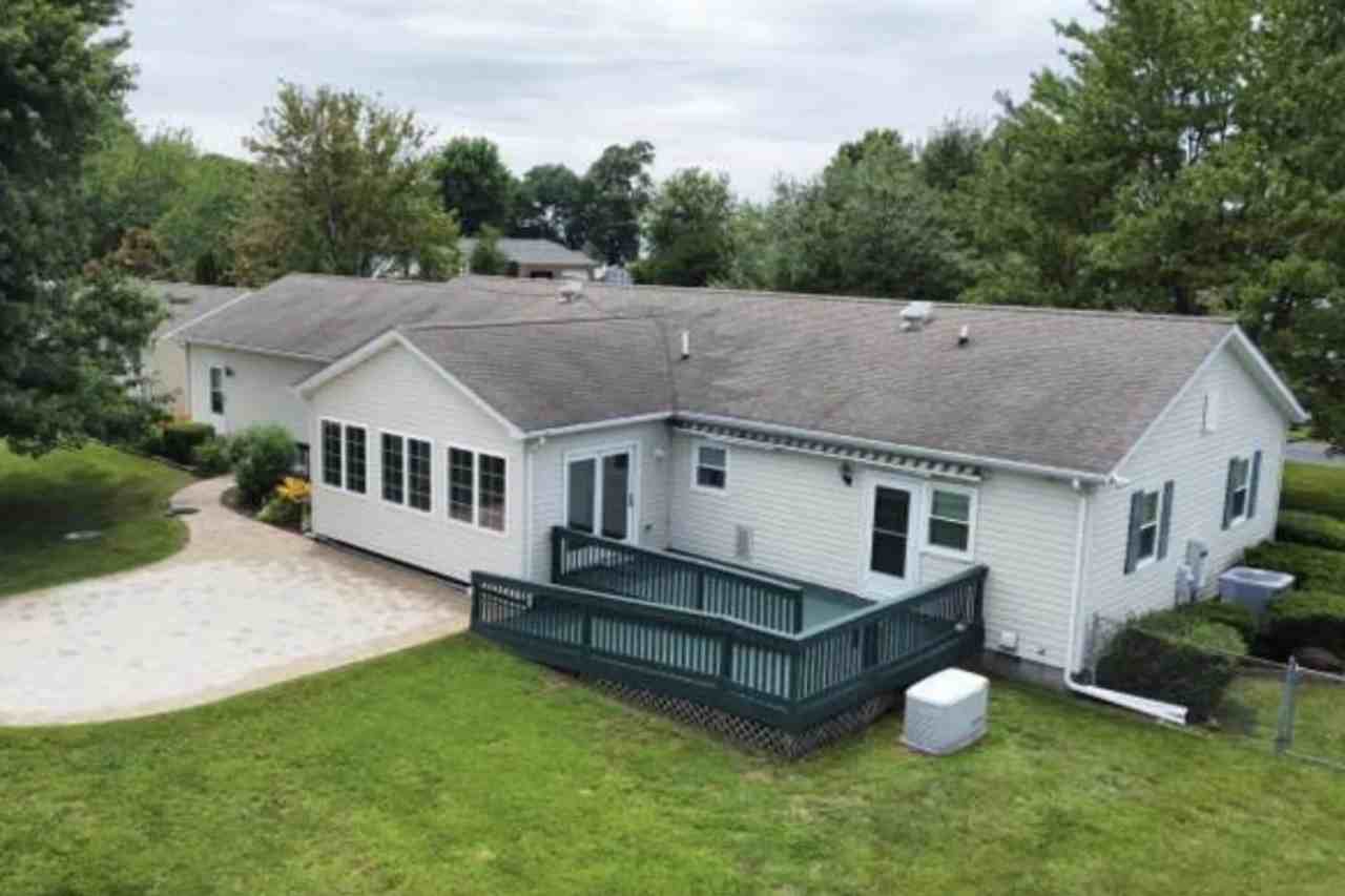 1365 Calvert Rd - Photo 2 of 22