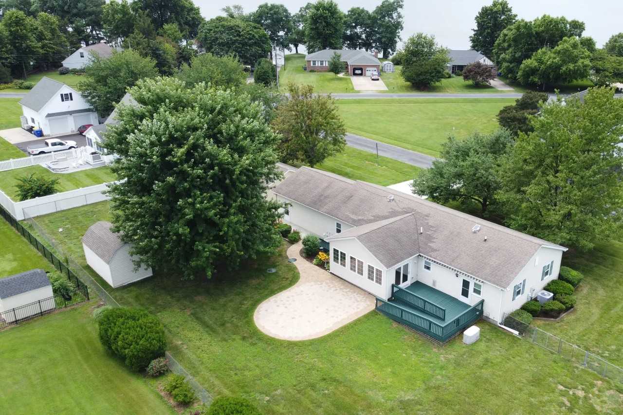 1365 Calvert Rd - Photo 3 of 22