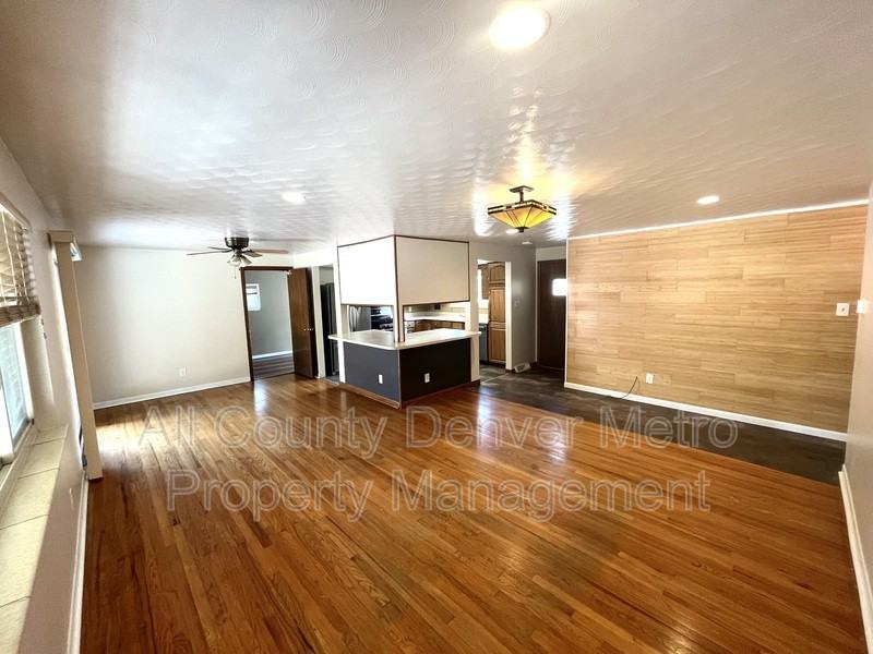 9009 Grandview Ave - Photo 3 of 24