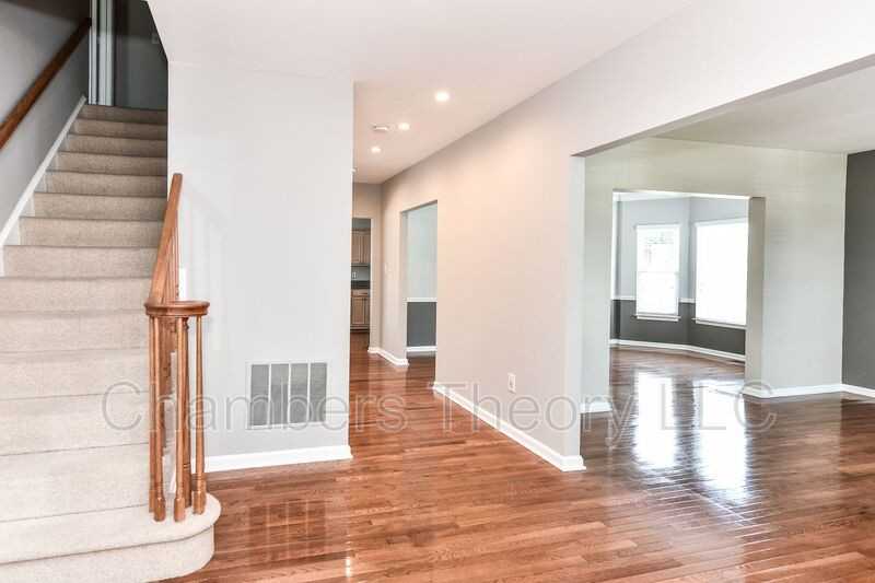6033 Woodlake Ln - Photo 3 of 40