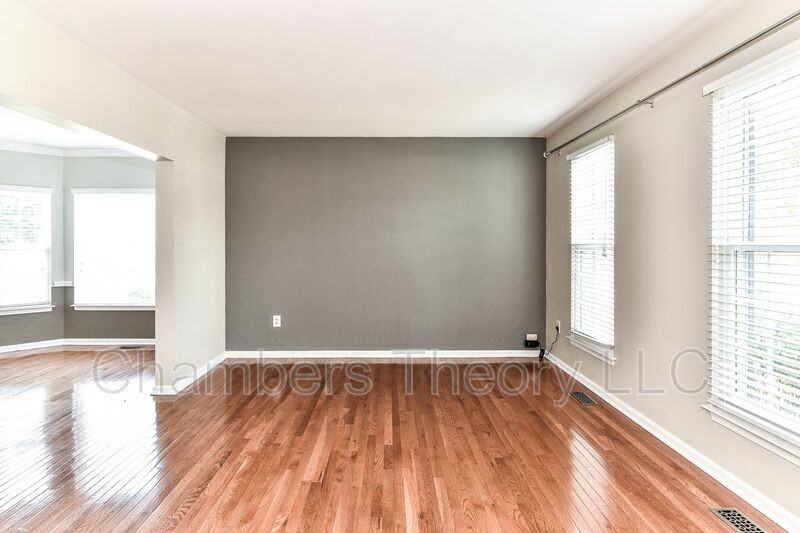 6033 Woodlake Ln - Photo 4 of 40