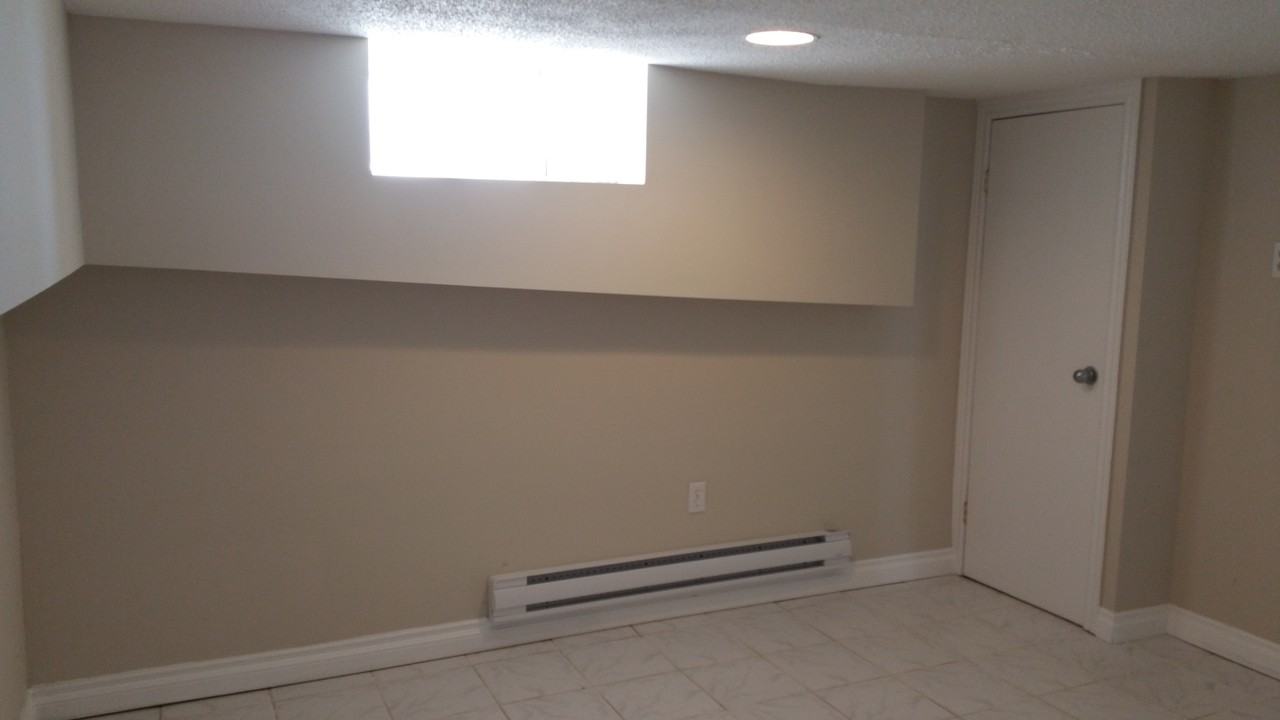 89 Centre St E - Photo 3 of 6