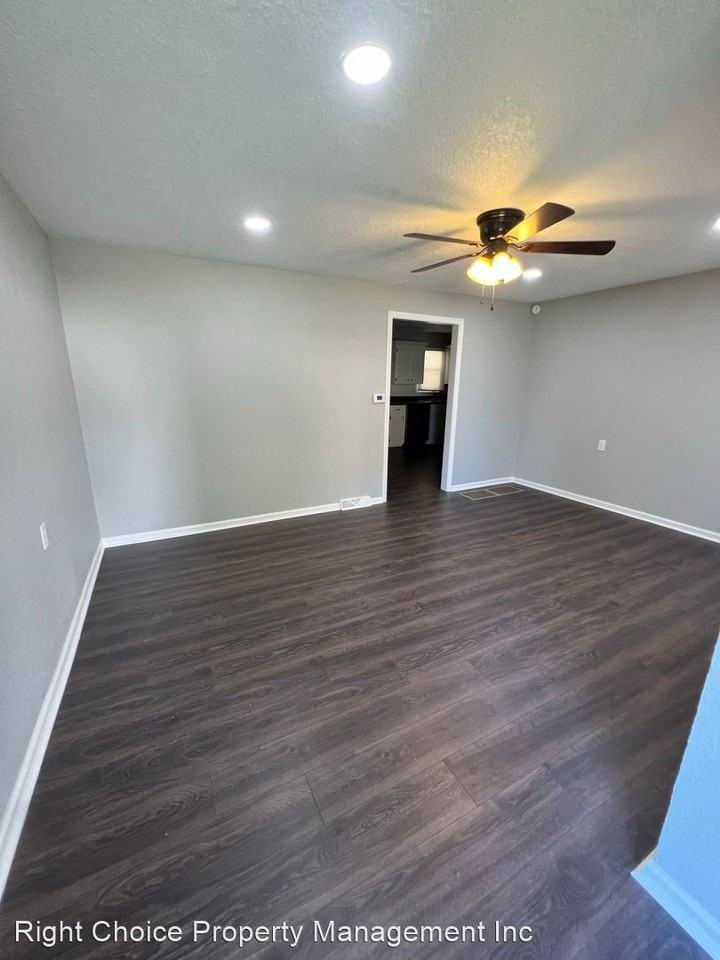 612 S Shaw St - Photo 2 of 10