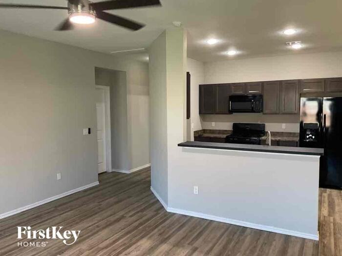 1885 Bradford Pl - Photo 3 of 16