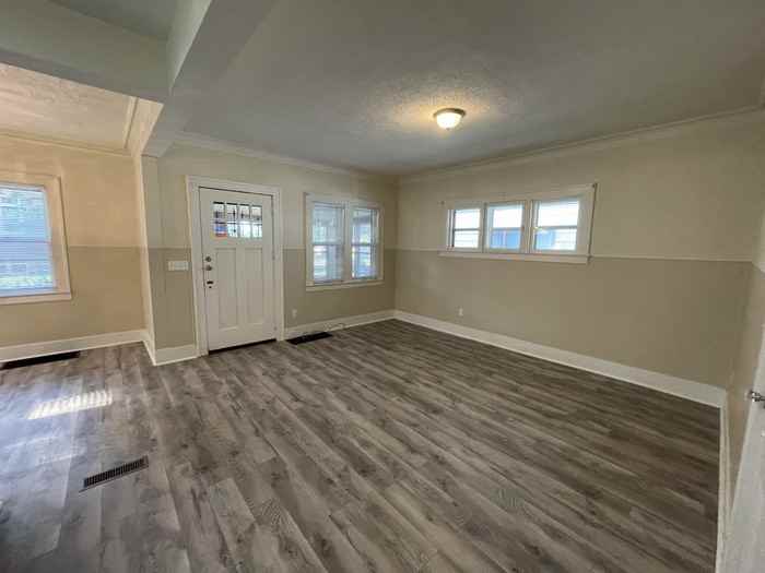 1039 Watkins St Se - Photo 2 of 29