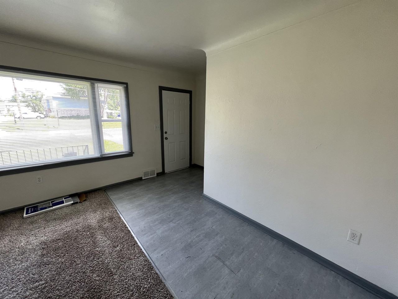 1407 32nd St Ne #1 - Photo 3 of 16