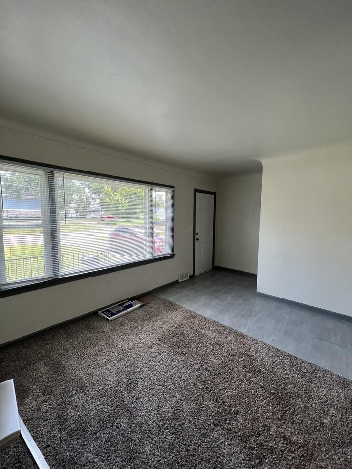 1407 32nd St Ne #1 - Photo 4 of 16