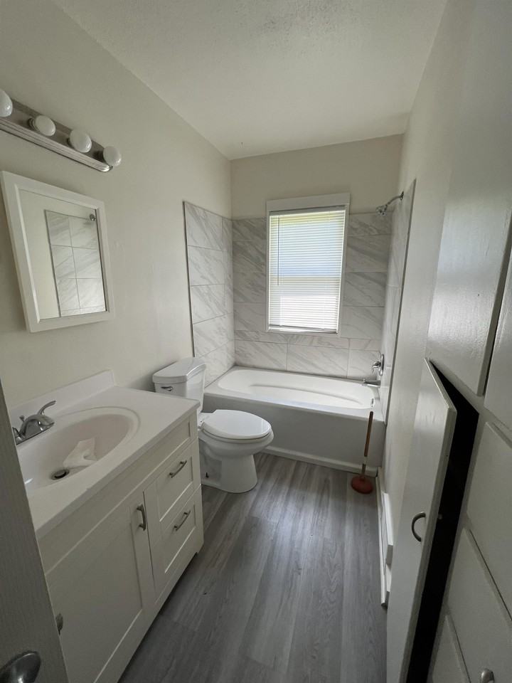 1407 32nd St Ne #1 - Photo 2 of 16