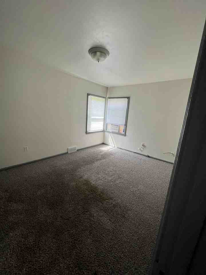 1407 32nd St Ne #1 - Photo 7 of 16