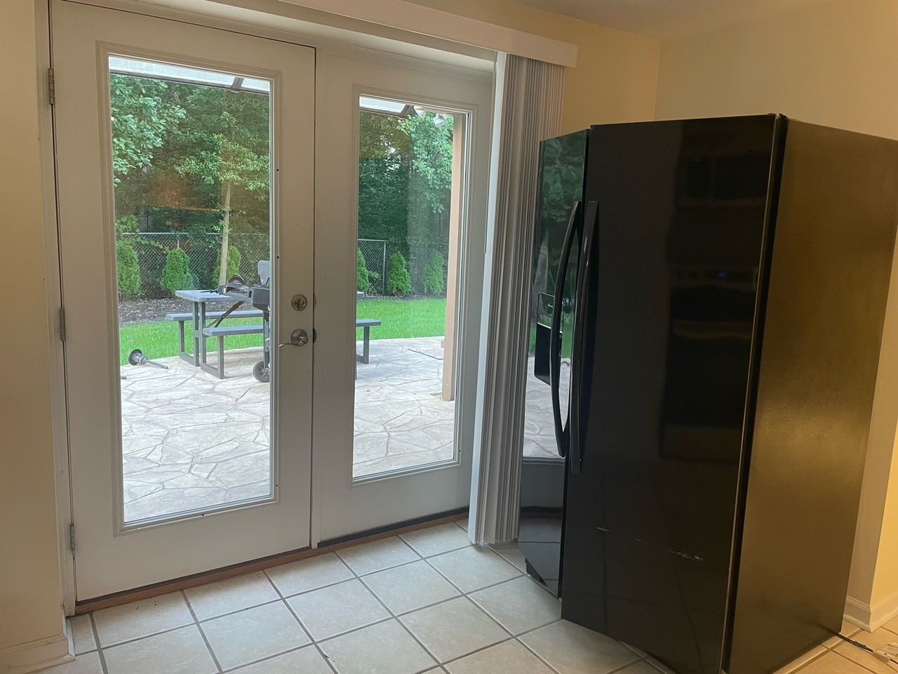 9248 Matthew Dr - Photo 2 of 9