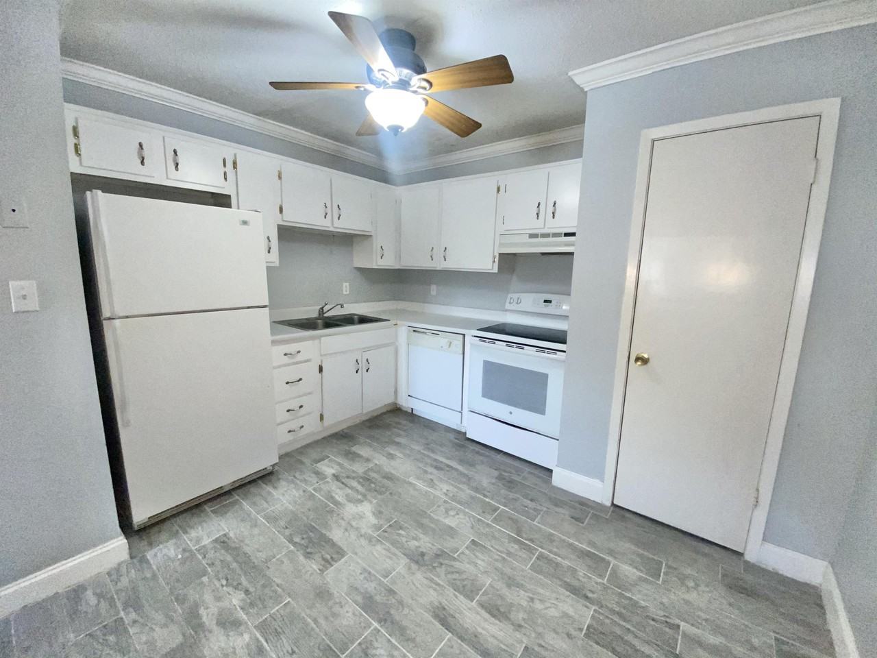 315 Bream Ave #203 - Photo 5 of 10