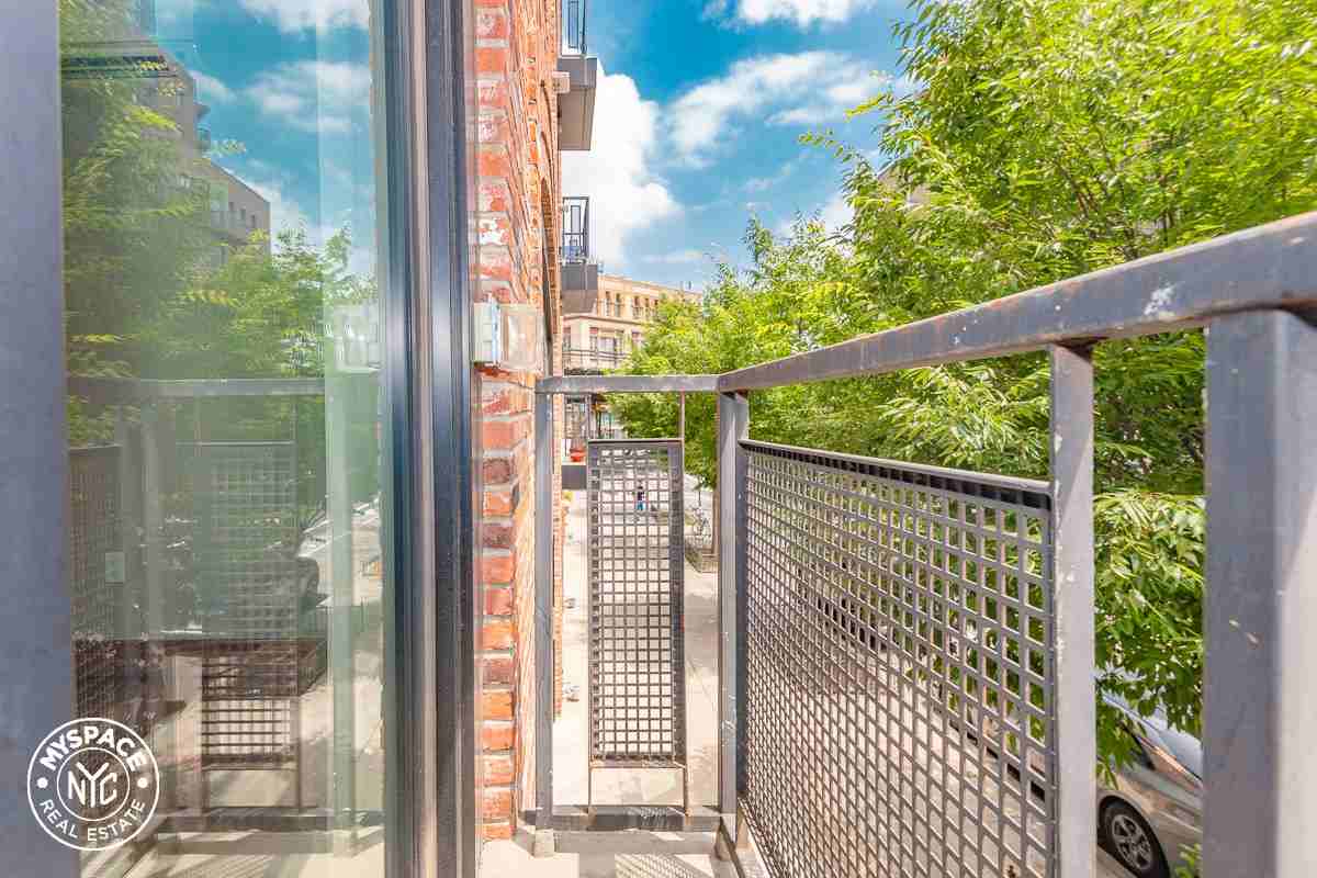 865 Willoughby Ave #2B