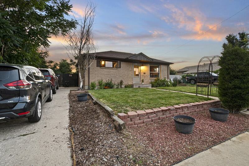 10853 Pearl Ct - Photo 3 of 25