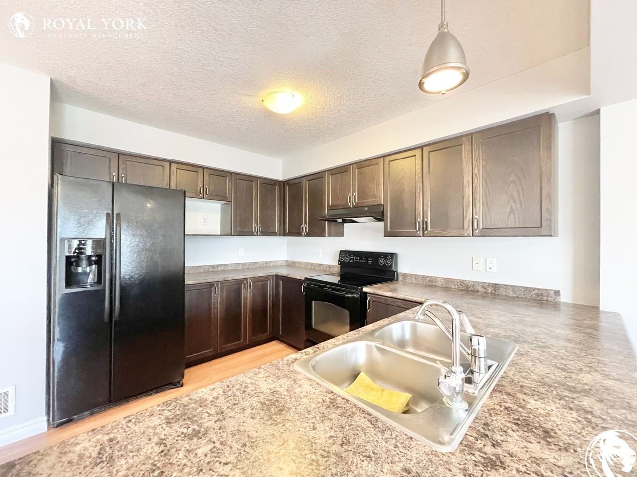 65 Iron Gate St - Photo 2 of 41