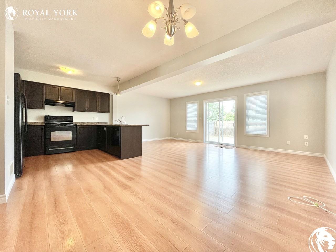 65 Iron Gate St - Photo 3 of 41