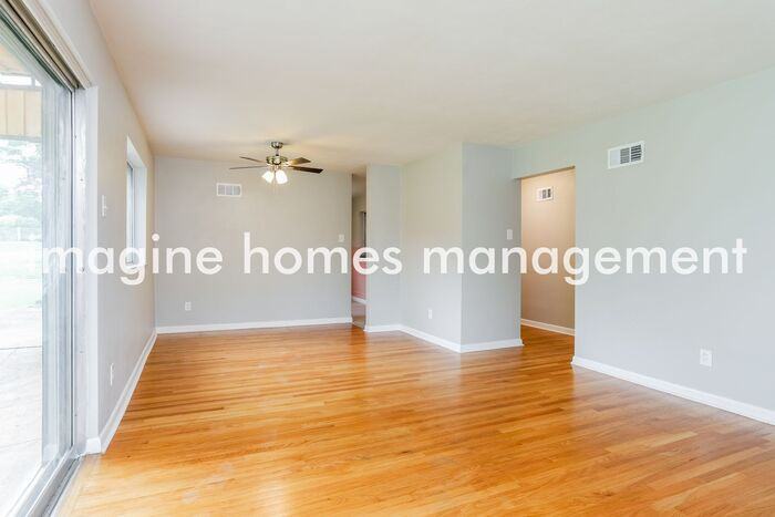 8404 Rockspring Dr - Photo 3 of 16