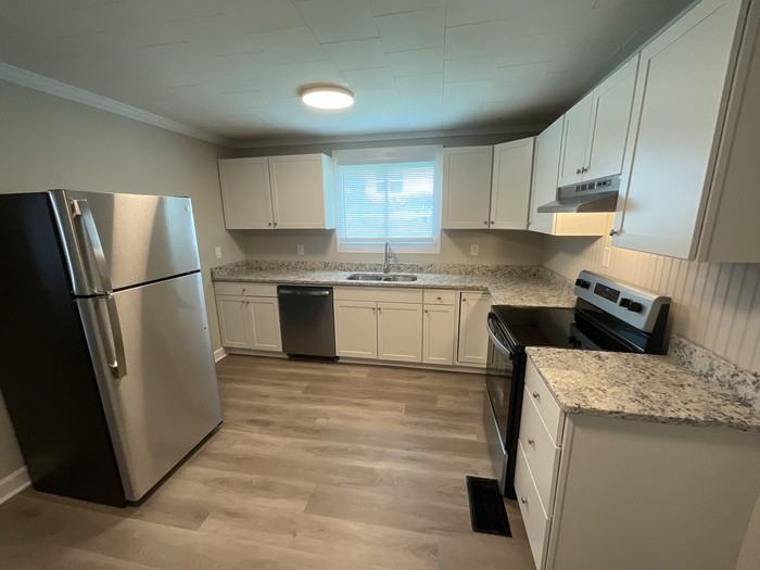 642 Sheridan Pl - Photo 3 of 10
