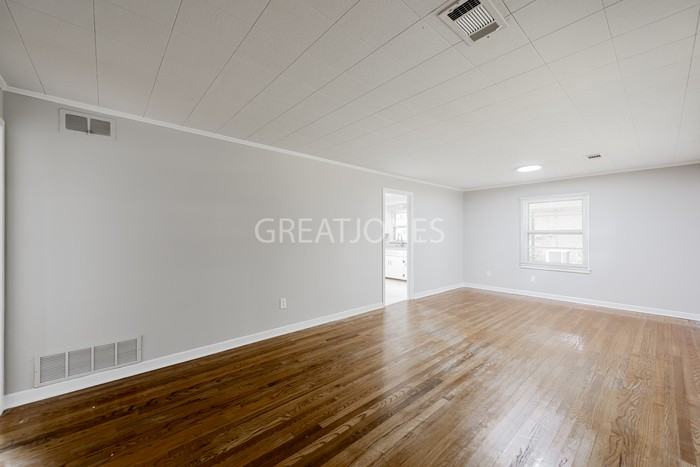 9931 Ashmont Dr - Photo 3 of 12