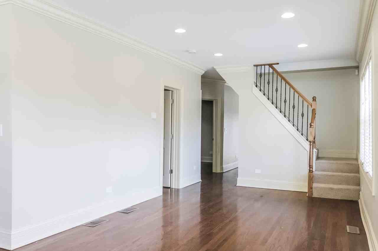 2201 N 75th Ave - Photo 2 of 18