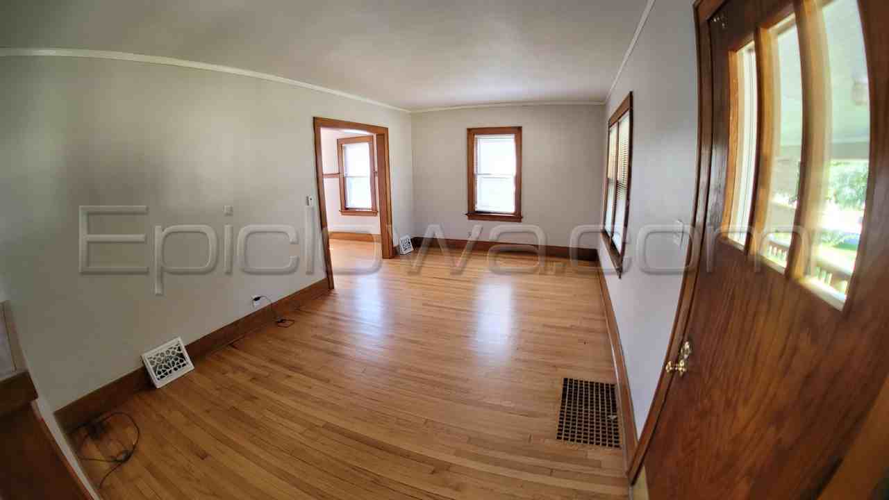 1112 Maplewood Dr Ne #1 - Photo 2 of 19
