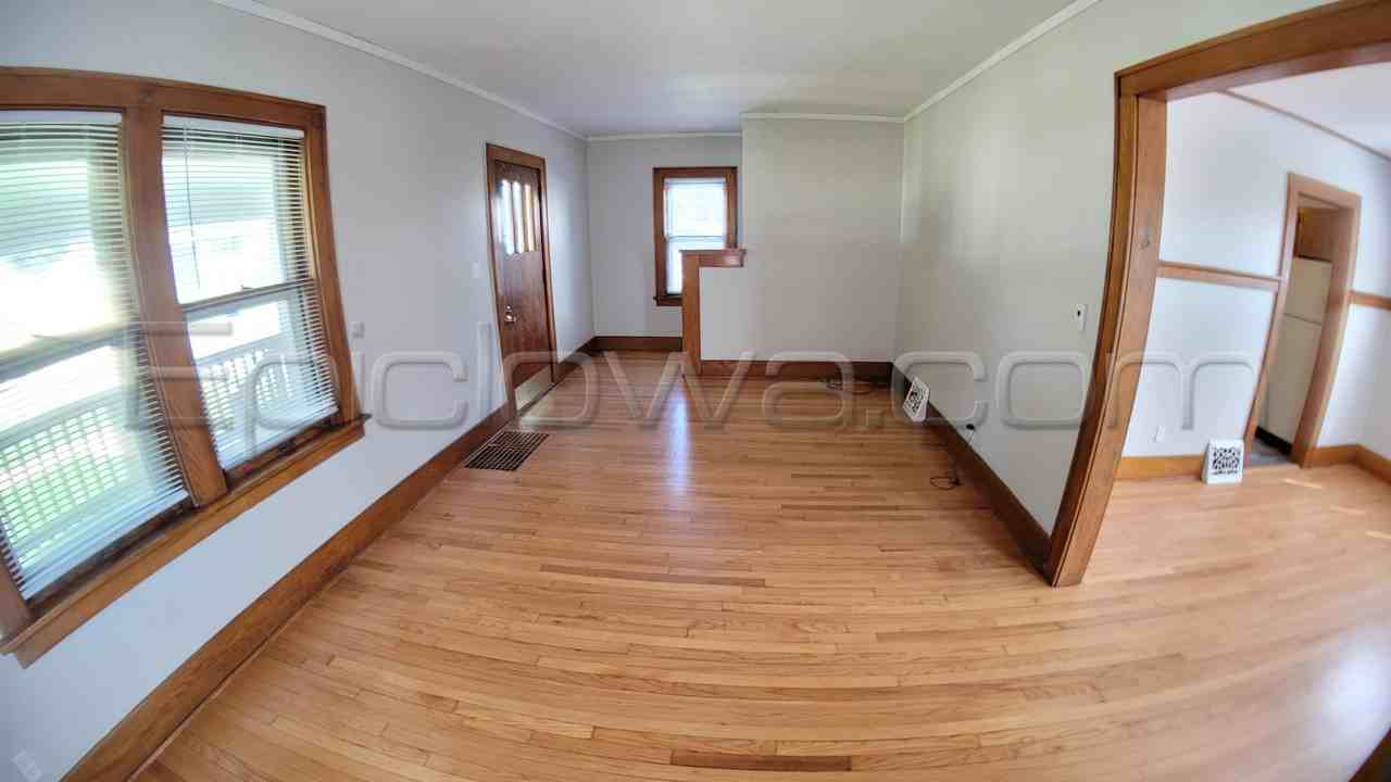 1112 Maplewood Dr Ne #1 - Photo 3 of 19