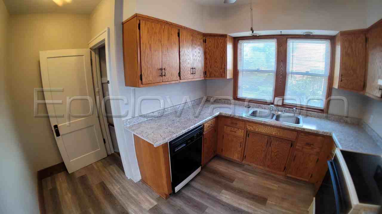 1112 Maplewood Dr Ne #1 - Photo 7 of 19