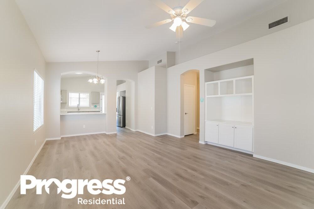 2607 S 156th Ave - Photo 3 of 21