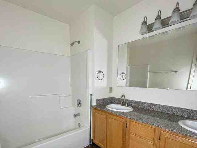 317 30th Street - Photo 5 of 26