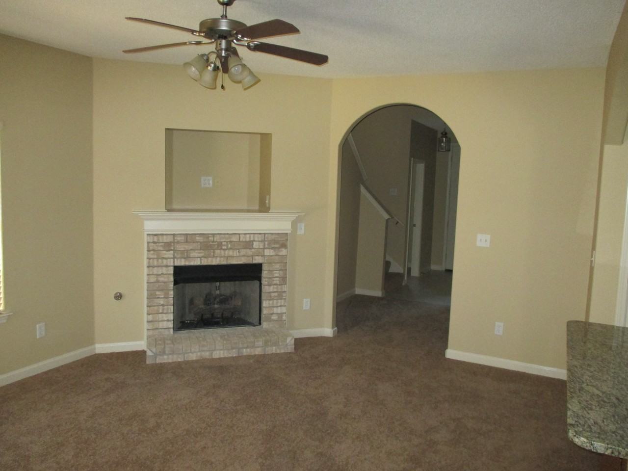 10085 Woodland Hills Dr - Photo 3 of 13