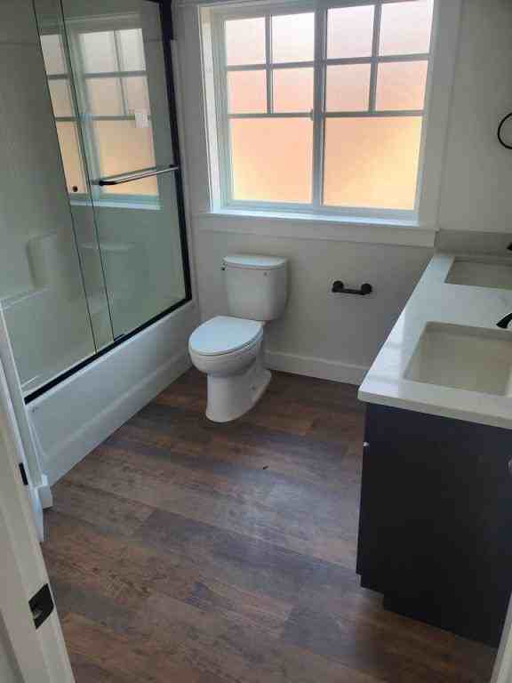 224 Sw J St - Photo 5 of 12