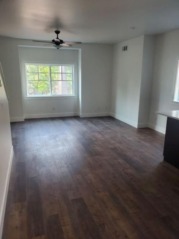 224 Sw J St - Photo 4 of 12