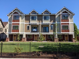 featured image of 228 Sw J St