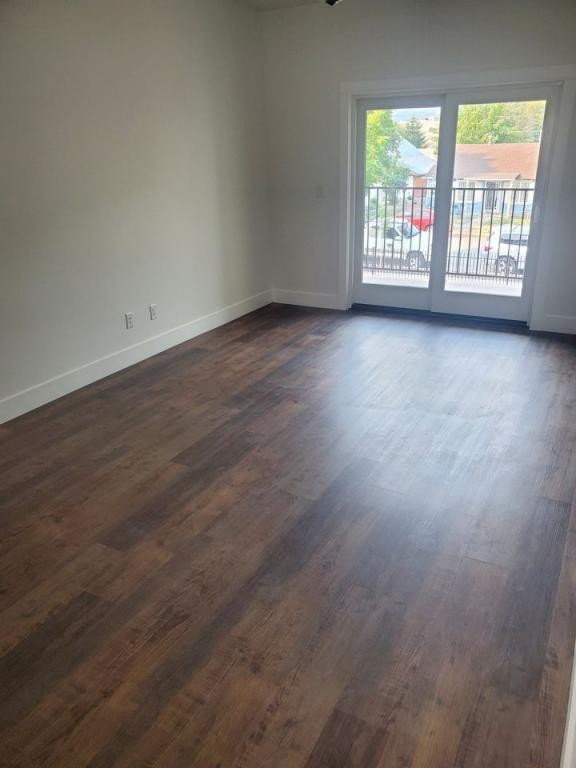 228 Sw J St - Photo 4 of 11