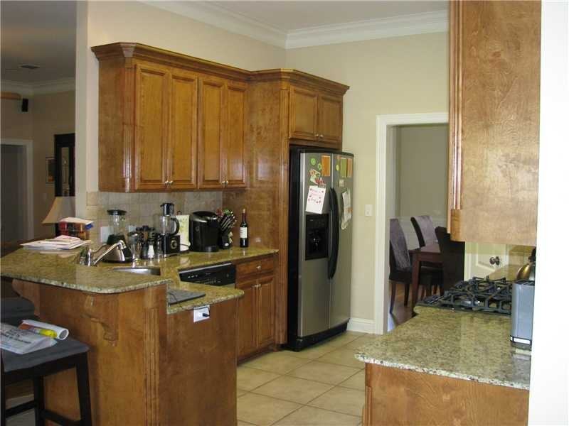 516 Grand Oaks Dr - Photo 2 of 10