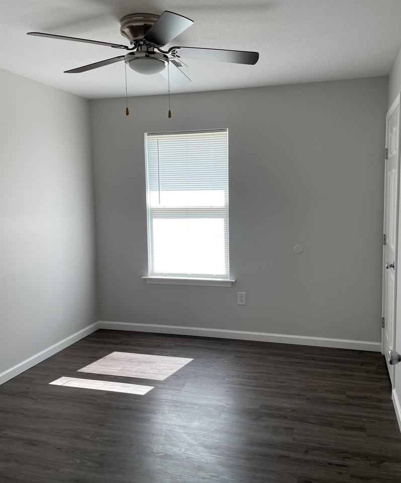 122 South Russell Avenue #1 - Photo 5 of 12