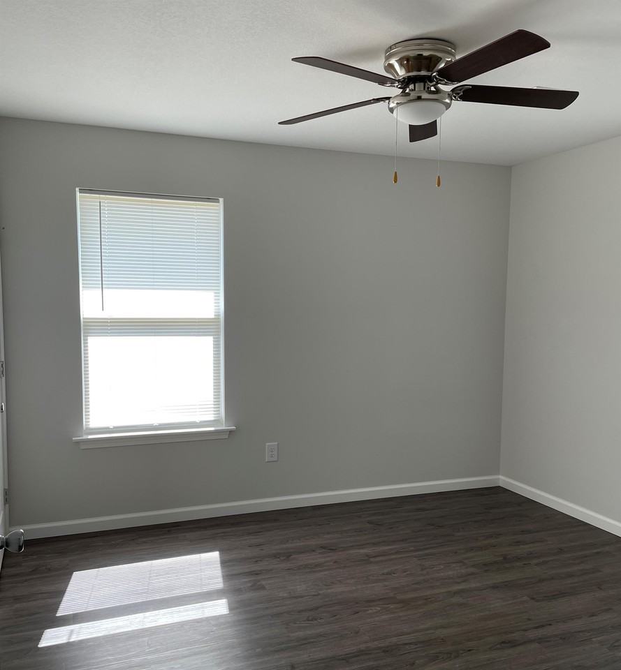 122 South Russell Avenue #1 - Photo 6 of 12