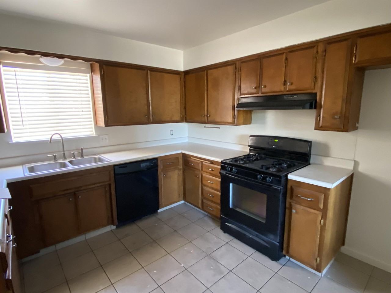 3015 Clearview Dr #1 - Photo 3 of 10