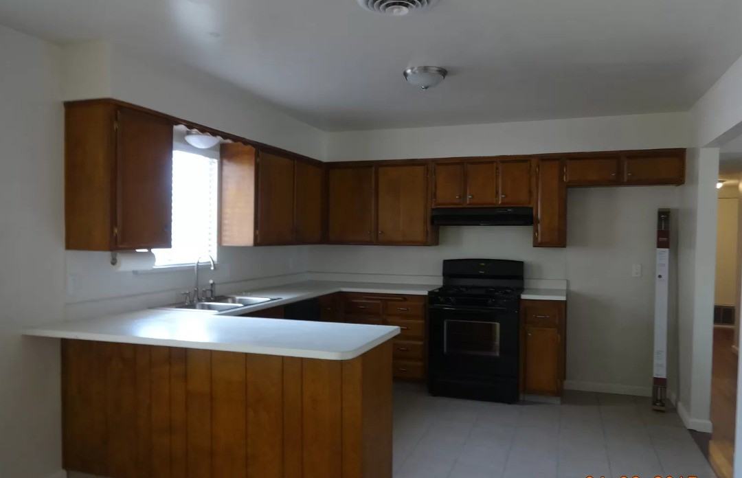 3015 Clearview Dr #1 - Photo 4 of 10