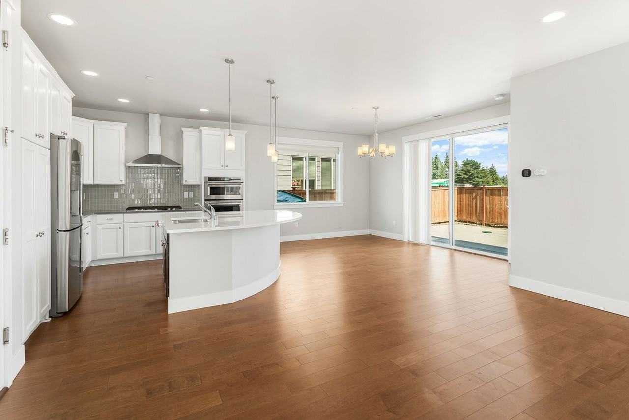 10276 134th Pl Ne - Photo 3 of 25