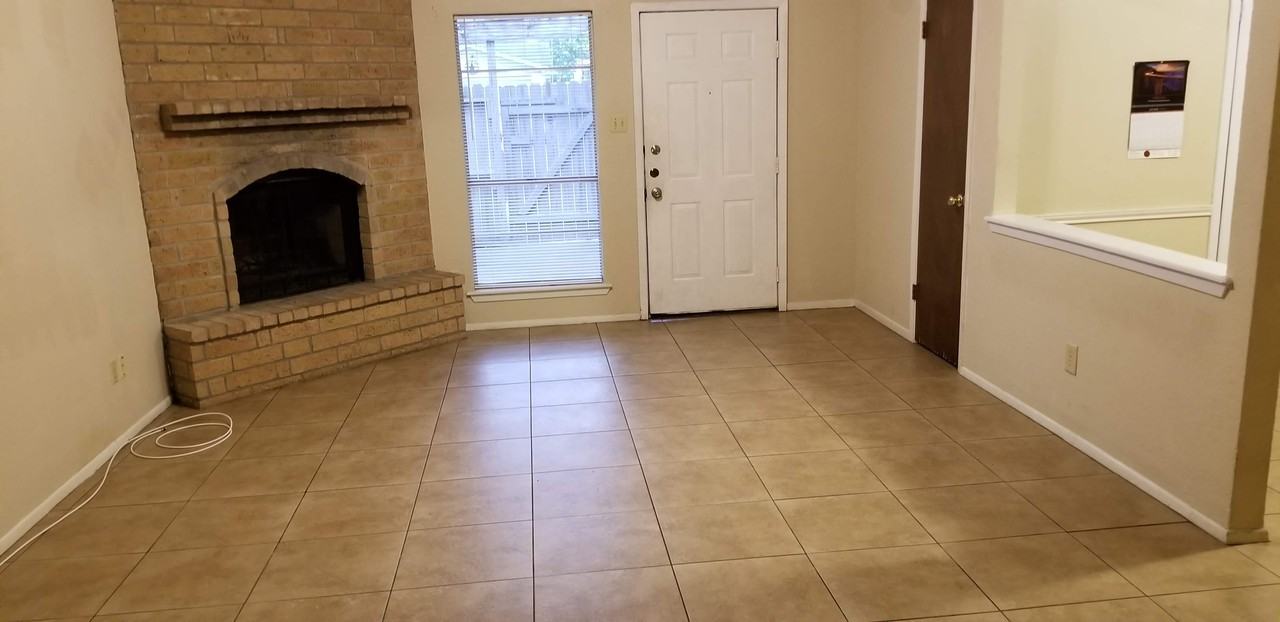 6628B Hardwick Dr #B - Photo 2 of 13