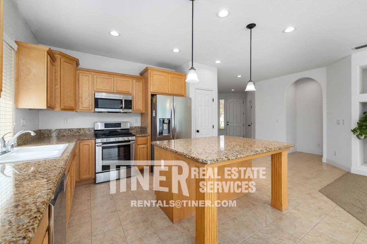 12236 Habitat Way - Photo 3 of 34