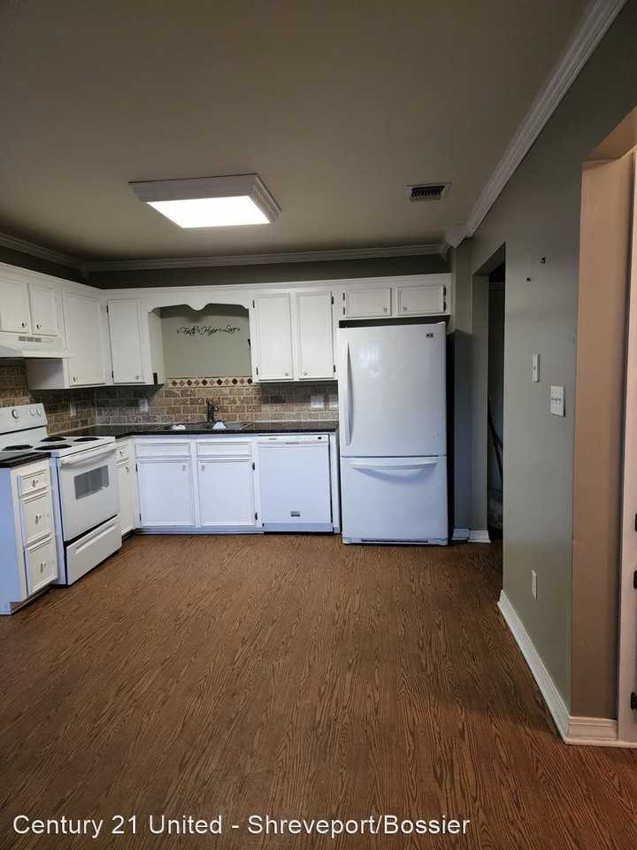 3157 Cedar Creek - Photo 2 of 10