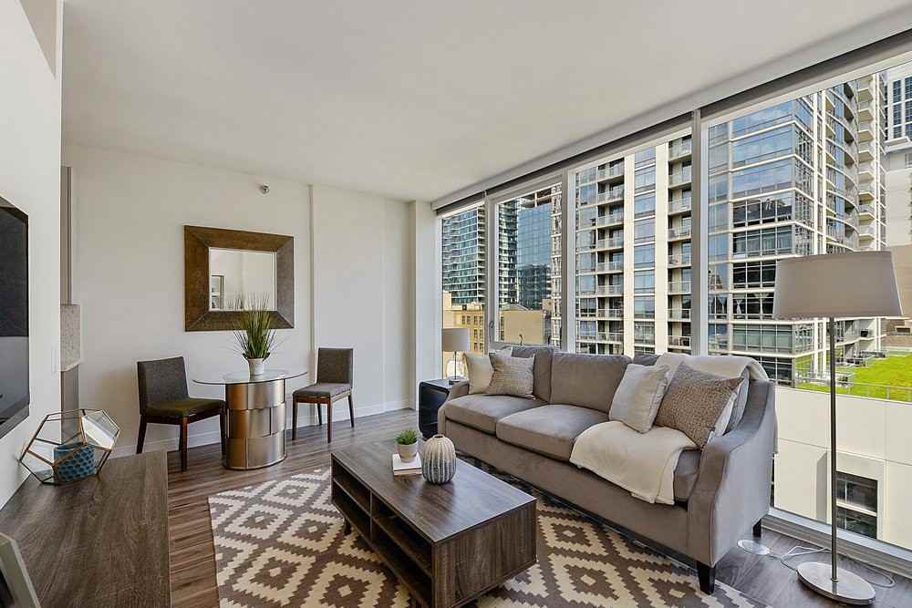 1407 S Michigan Ave - Photo 2 of 12