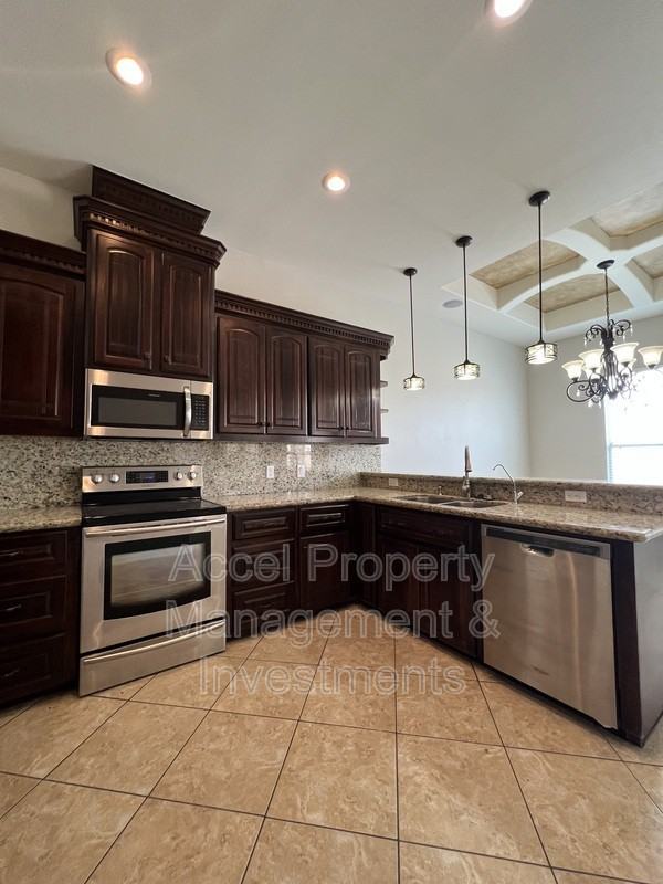 2301 N 46th St #C - Photo 5 of 23