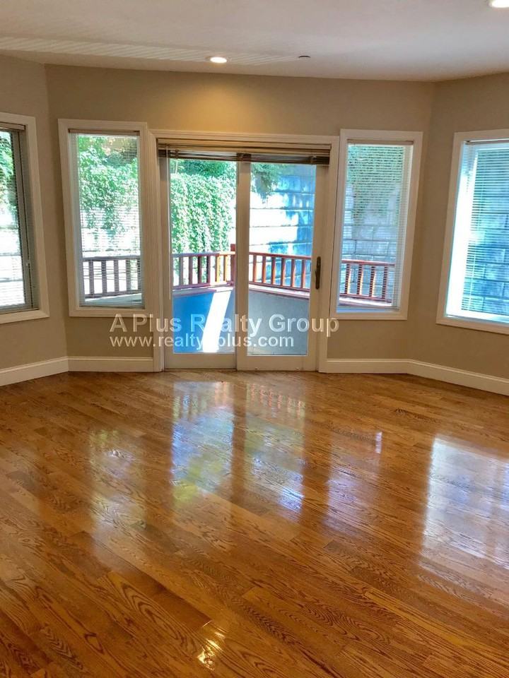 Vfw Pkwy #204 - Photo 7 of 8